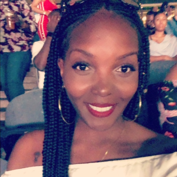 Meet your Posher, Latoya - Picture 1 of 1